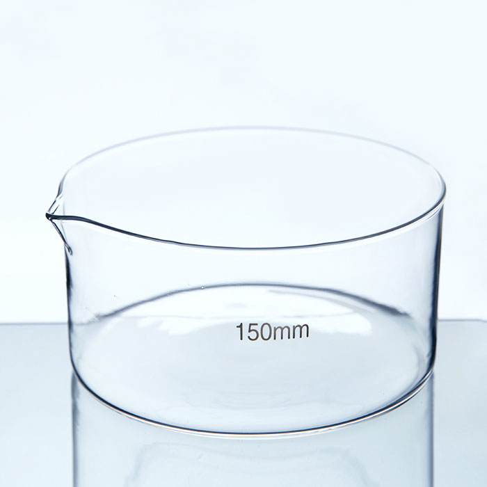     173 Crystallizing dish with spout