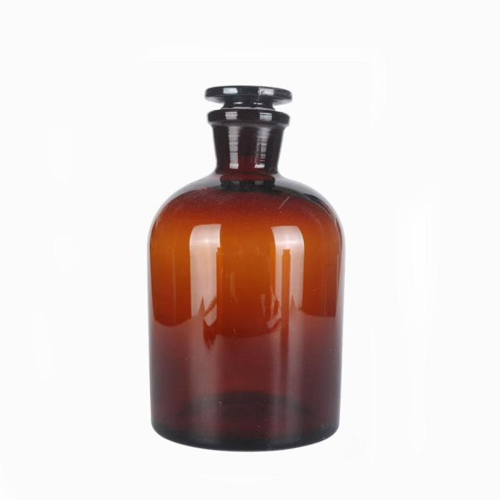     402 Amber narrow mouth reagent bottle with groud-in glass stopper