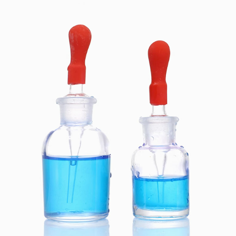     451 Dropping bottle with ground-in pipette    and latex rubber nipple