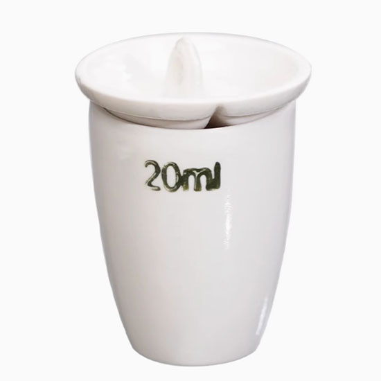 Porcelain crucibles with tight closing lid