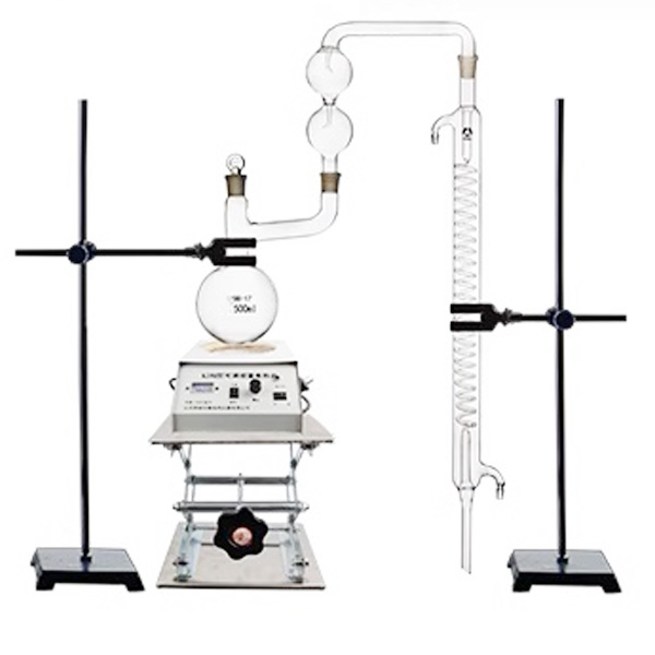     803 Distilling apparatus with ground glass joints