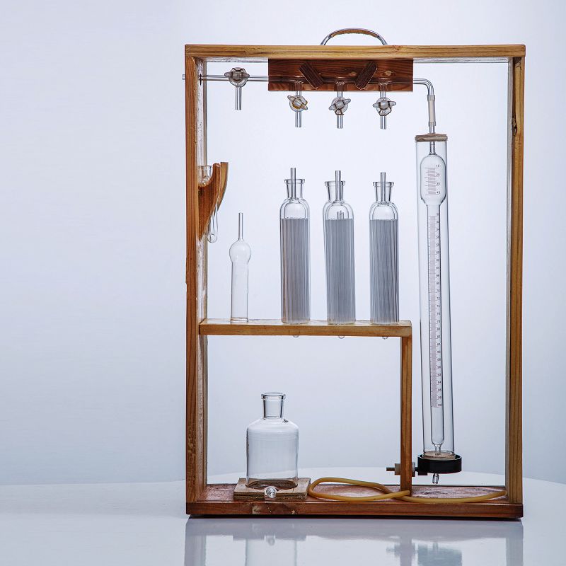     901 Gas analysis apparatus with three absorption pipettes,Ostwald