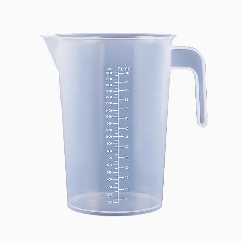 Measuring cup with straight handle